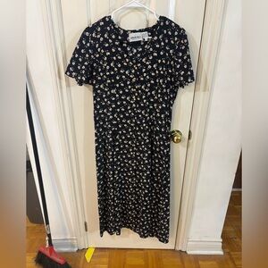 vintage late 80s 90s dress floral pattern. button up